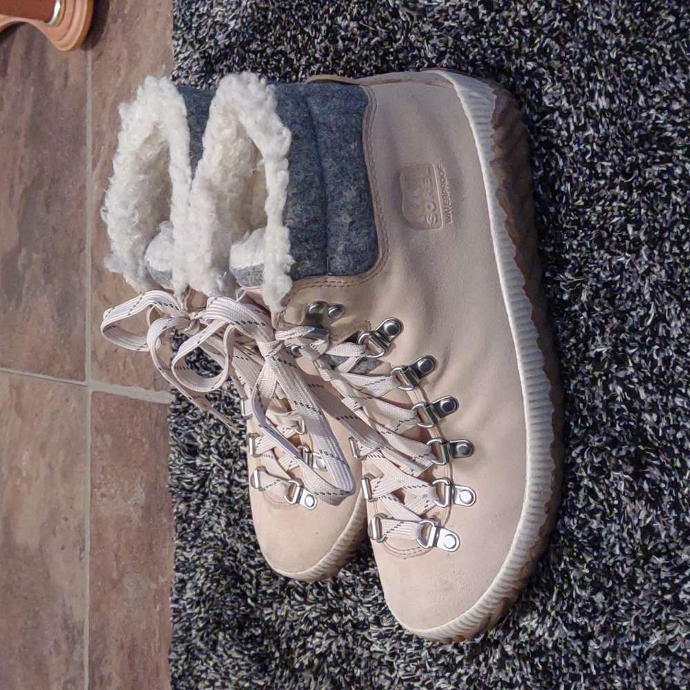 Sorel boots - Picture 2 of 5